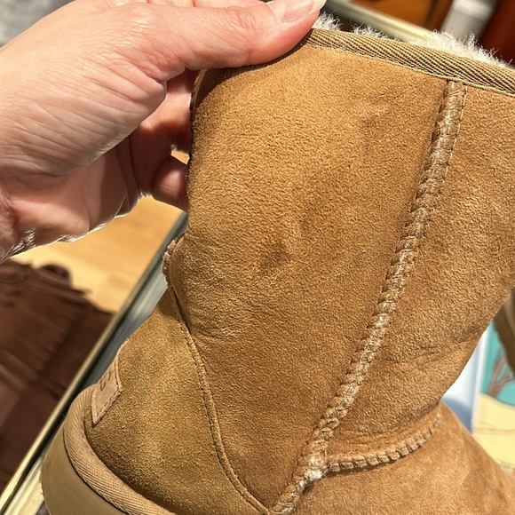 UGG Classic Short 🐑 - Picture 2 of 7